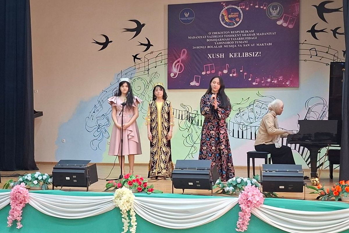 Navro'z bayramiga bagishlangan konsertidan lavhalari