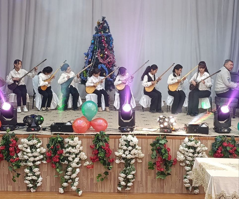 🎄2025-yil 26- dekabr sanasida Termiz tuman 13-son bolalar musiqa va san'at maktabida yangi yil bayrami ko'tarinki ruhda nishonlandi.