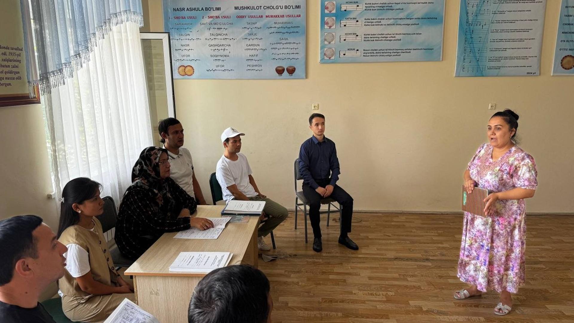 Joriy yilning 6-avgust kuni Rishton tumanidagi 21-Bolalar musiqa va san'at maktabi An'anaviy ijrochiligi bo'limi o'qituvchilari 2026-2027 o'quv yili uchun bo'lim yig'ilishi o'tkazildi.  Yig'ilishda o'quv-yili mobaynida buladigan turli masalalar bo'yicha m